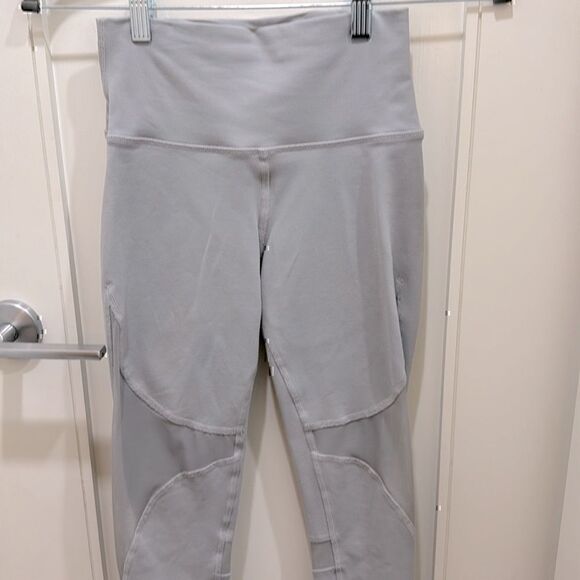 Alo Yoga Leggings- Crop Light Gray with Mesh Detailing Size XXS - Picture 2 of 7